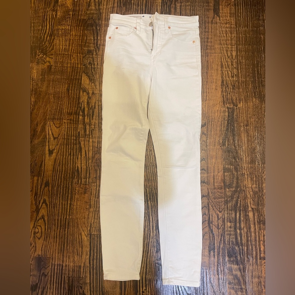 White skinny high rise jeans. Gap. 25.